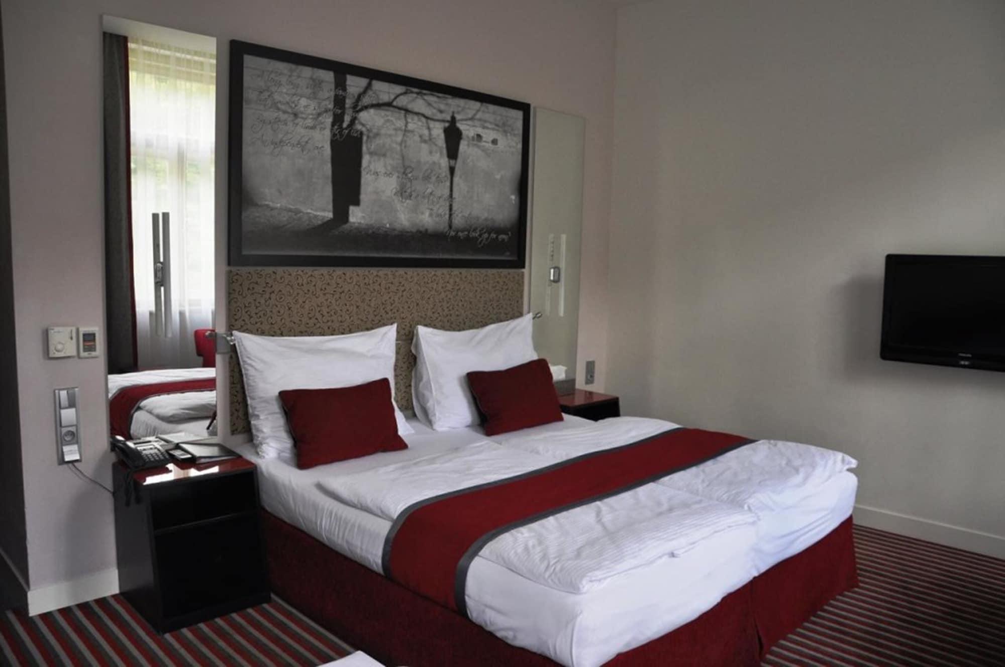 Red & Blue Design Hotel Prague Exterior photo