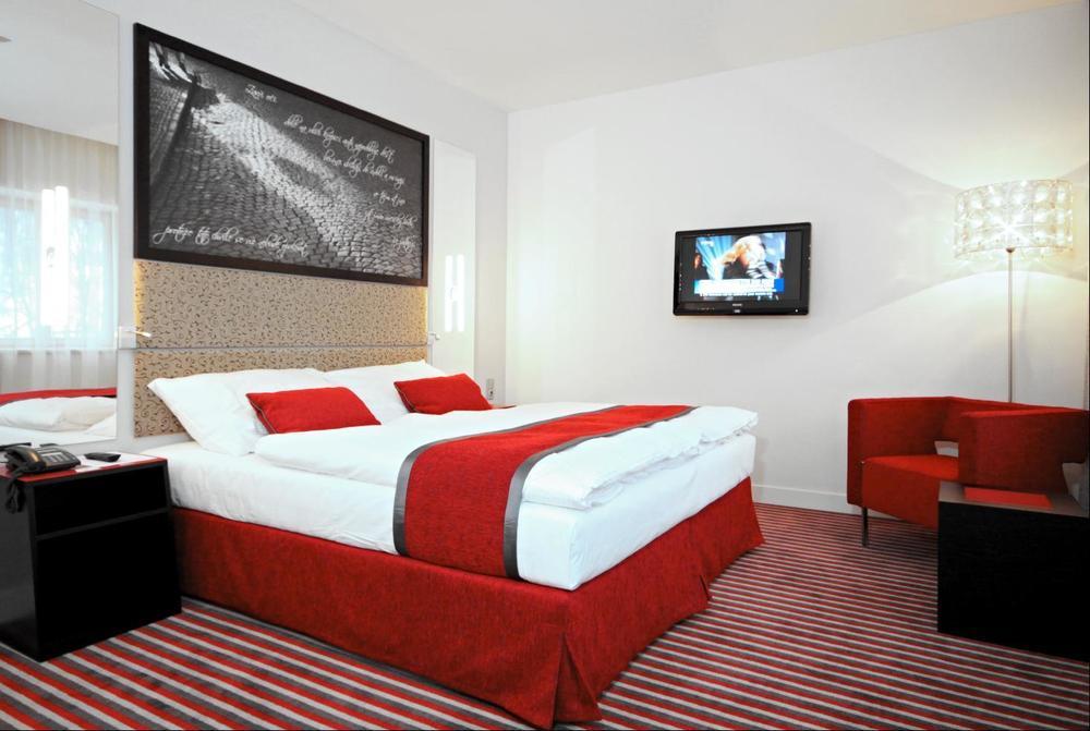 Red & Blue Design Hotel Prague Exterior photo