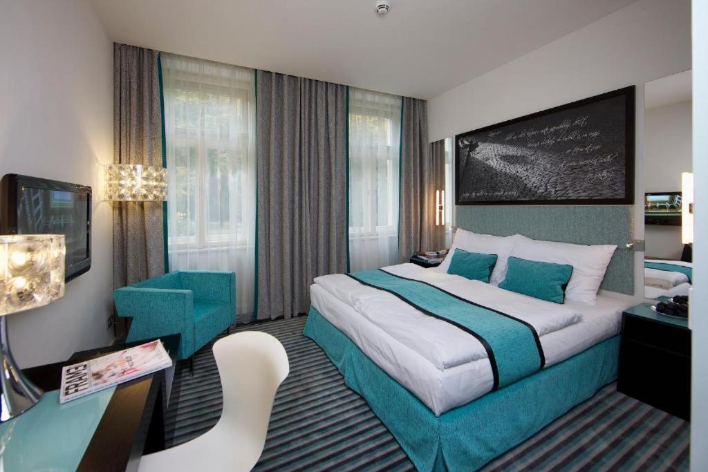 Red & Blue Design Hotel Prague Exterior photo