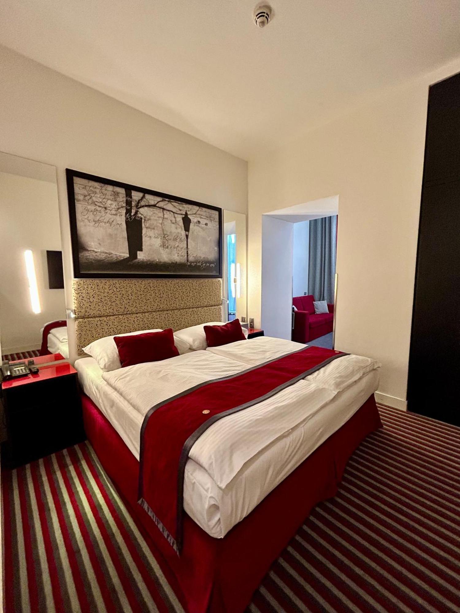 Red & Blue Design Hotel Prague Room photo