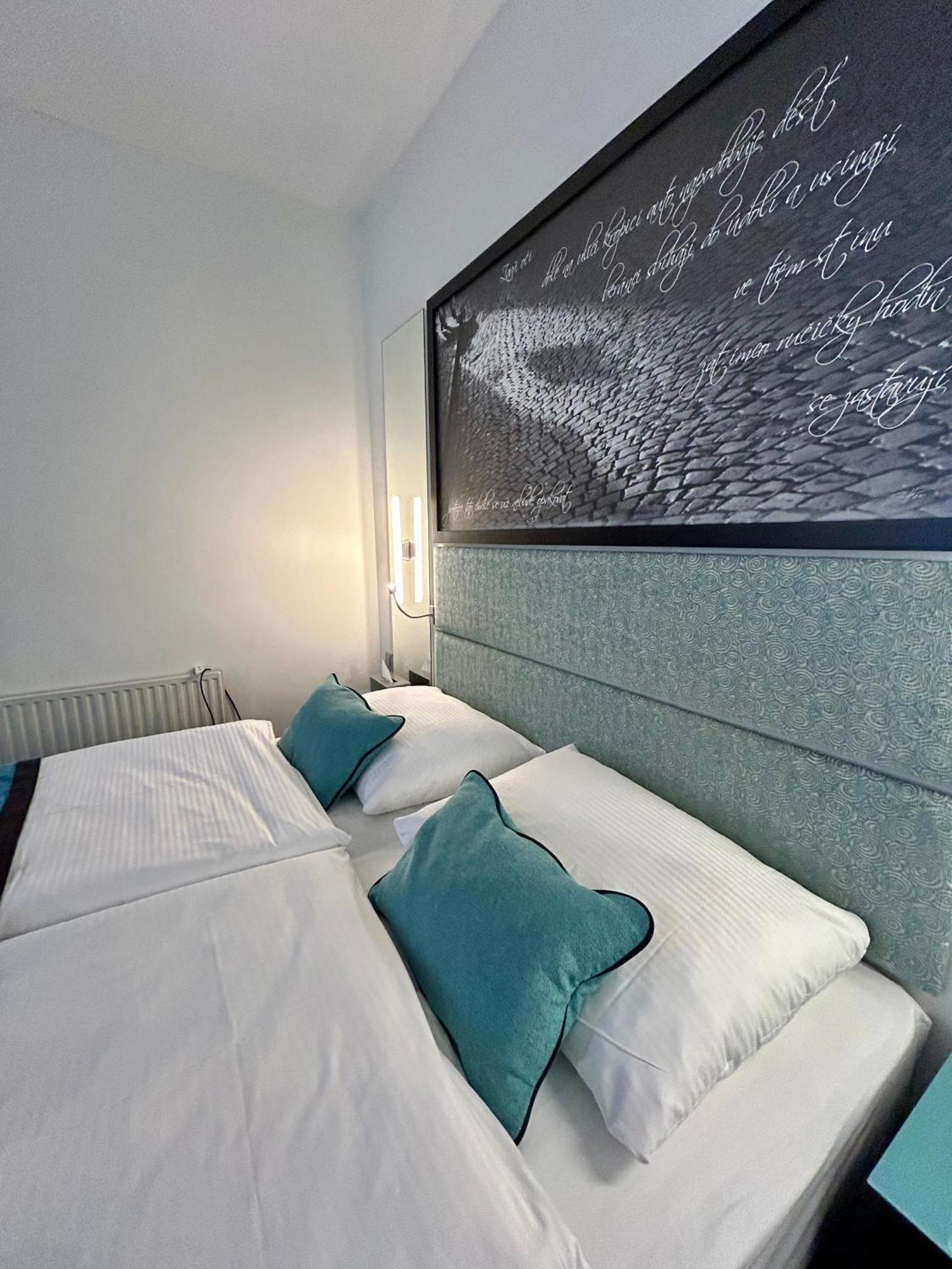 Red & Blue Design Hotel Prague Room photo