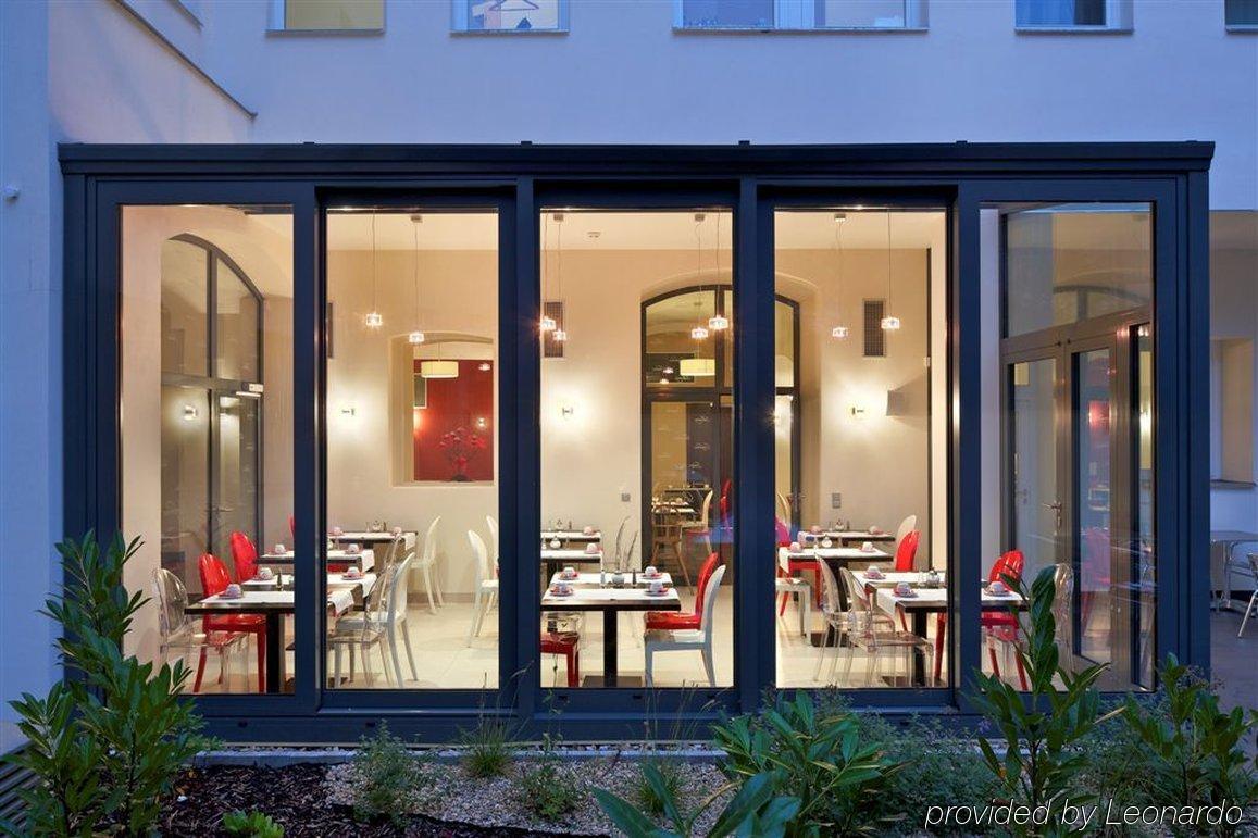 Red & Blue Design Hotel Prague Restaurant photo